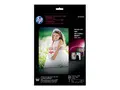 HP Premium Plus Photo Paper - Blank A4 (210 x 297 mm) - 300 g/m&#178; - 20 ark fotopapir - for Officejet 52XX, 6000, 6000 E609, 68XX, 7000 E809, 80XX; Photosmart B110, Wireless B110